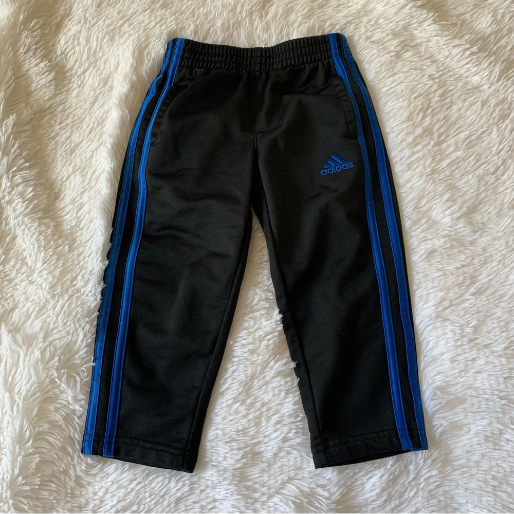 🧁 3 for $25 Adidas sweatpants size 2T boy